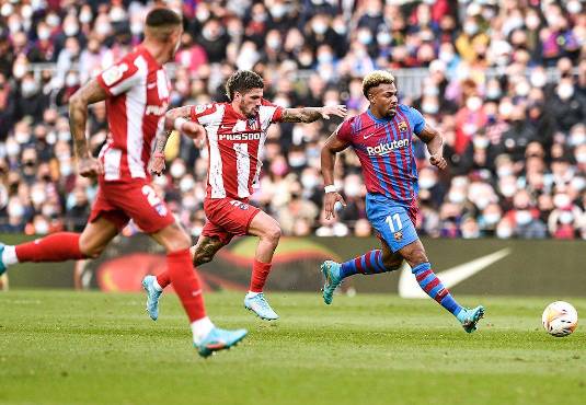 EN VIVO: Barcelona se mete en problemas tras expulsión de Dani Alves, pero sigue venciendo al Atlético