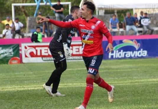 Óscar Rai Villa fue campeón y anotó 10 goles en su primer torneo en Guatemala con Xelajú.