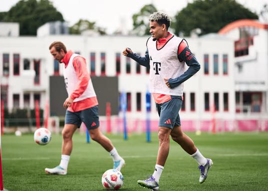 Luis Díaz conoció a las estrellas del Bayern Múnich: lujitos ante Harry Kane, tremendo regalo y bailando cumbia