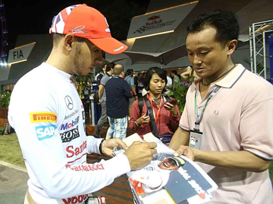 F1: Hamilton logra pole en Singapur.