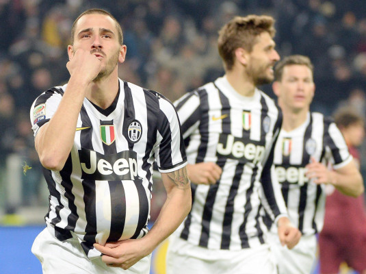 Juventus golea a AS Roma y se afianza en la cima