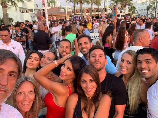 Con bella compañía: La memorable fiesta en Ibiza de Messi, Luis Suárez, Fábregas y Jordi Alba