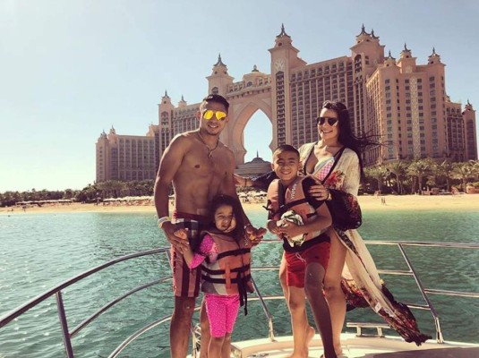 Las espectaculares vacaciones de Emilio Izaguirre y su linda esposa en Dubai