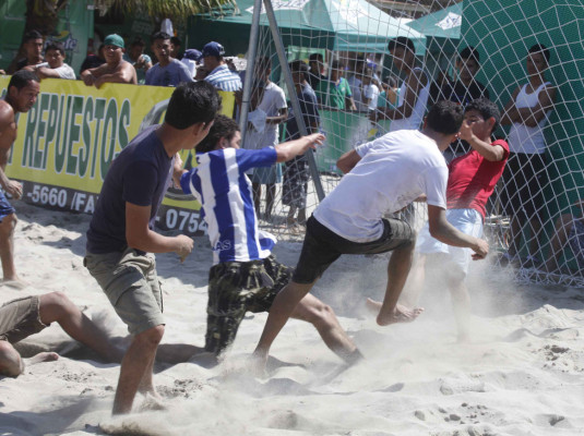 Diez en la playas de Tela.!
