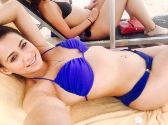 FOTOS: Así es la sexy locutora hondureña que se desnudó por la selección