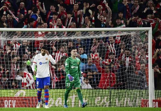 Araujo lamentando el gol que recibió Barcelona a los 40 segundos de partido.