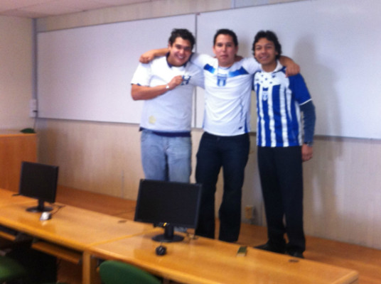 Hondureños por el mundo vibrando por la Bicolor