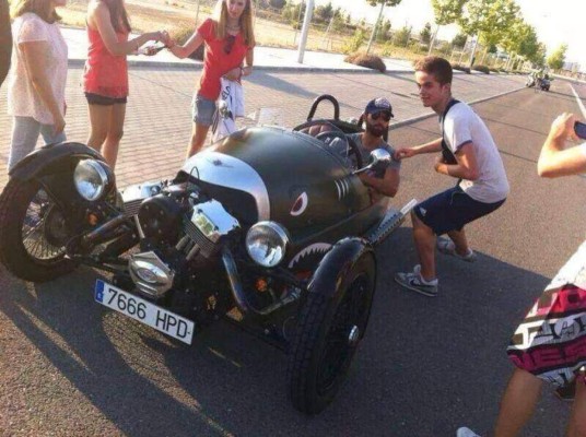 Los lujosos autos de las estrellas del clásico español