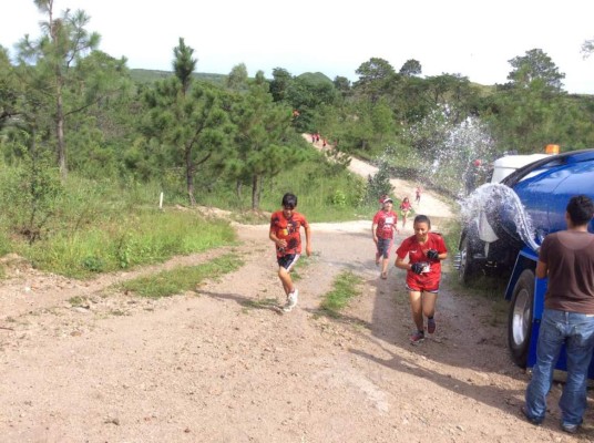 Adrenalina total en Tegucigalpa por el X-RUN DIEZ