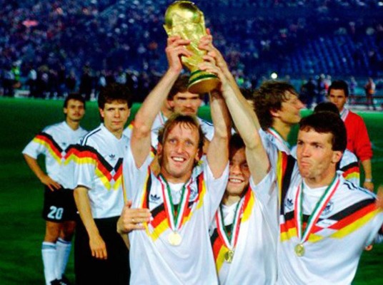 Futbolistas que perdieron su fortuna por los excesos y las mujeres