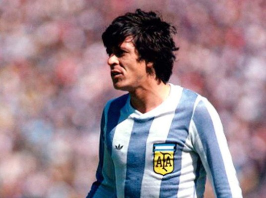 Futbolistas que perdieron su fortuna por los excesos y las mujeres