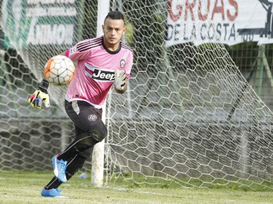 Barcelona, Milan, Juventus... Clubes hondureños que han improvisado con uniformes de otros equipos