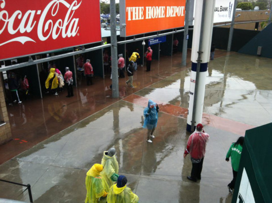Llueve en Los Ángeles antes del Honduras-México
