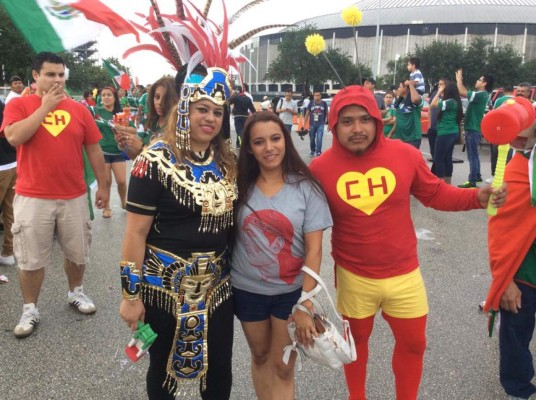 Ambiente de aficionados de Honduras y México en Houston