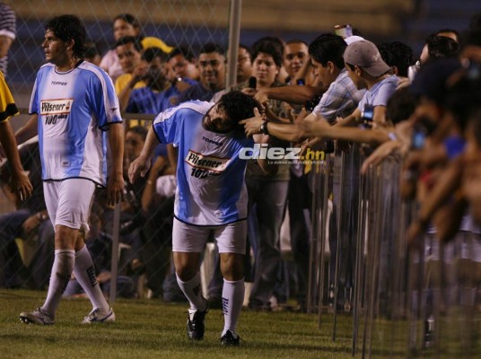 ¡Hotel y camisa de Motagua! El día que Diego Maradona visitó el Estadio Olímpico