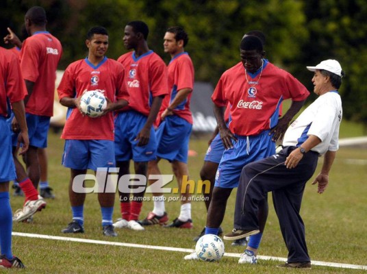 Trayectoria del histórico entrenador Chelato Uclés, el técnico hondureño que murió a sus 80 años