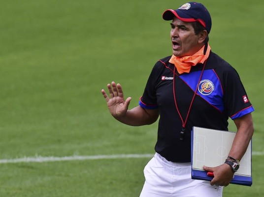 VIDEO: Colombianos dedican una canción a Jorge Luis Pinto