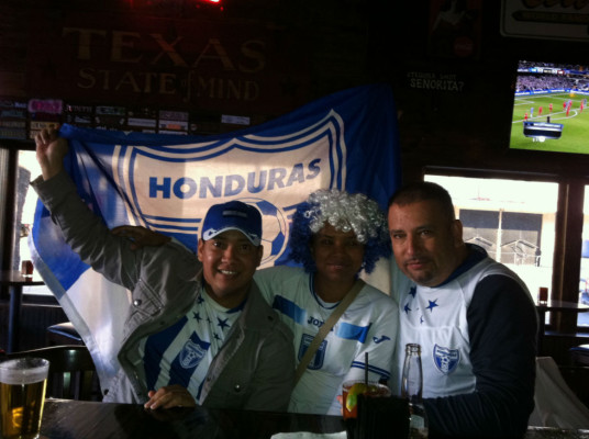 'Hondureños en el BBVA Compass de Houston'