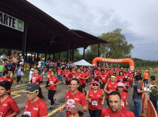 Adrenalina total en Tegucigalpa por el X-RUN DIEZ