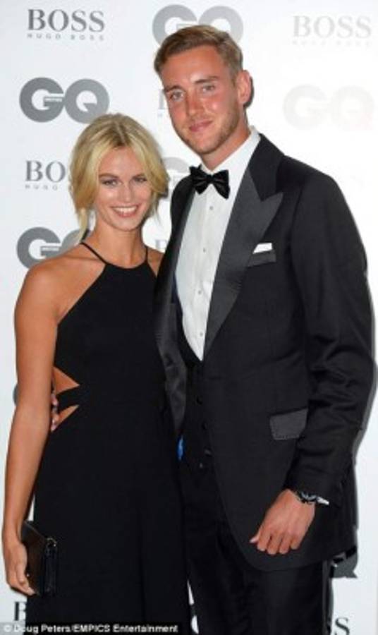 Hija de Mourinho levanta suspiros al acompañar a su padres los Premios GQ