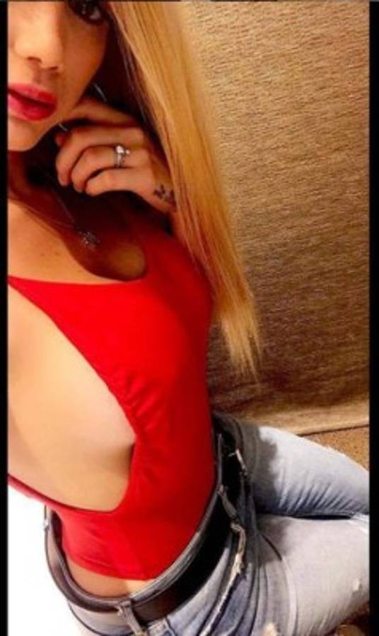 La exuberante esposa de Armani que mandó a callar a los críticos del portero argentino