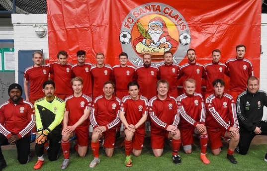 Insólito: así es el FC Santa Claus, el equipo que intenta olvidar sus crisis y fracasos; ¿dónde juegan?