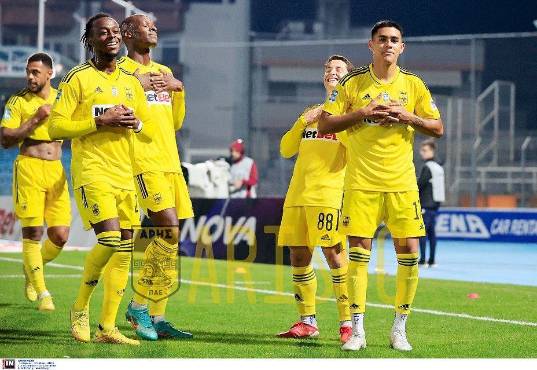Así festejó Luis Palma su sexto tanto en la presente campaña con los colores del Aris de Grecia. Foto: Aris