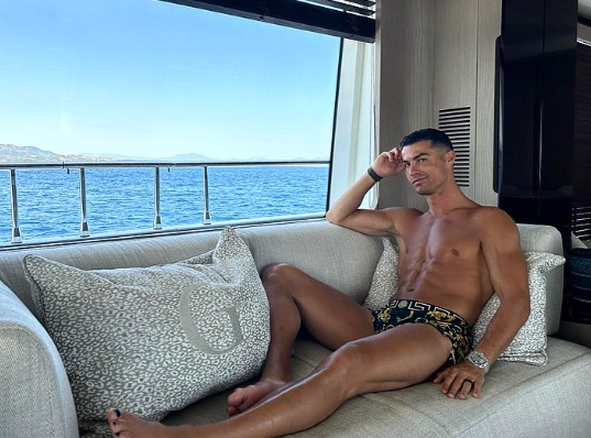 Georgina Rodríguez exhibe sus curvas en las vacaciones con Cristiano Ronaldo: “Los amantes de la playa”