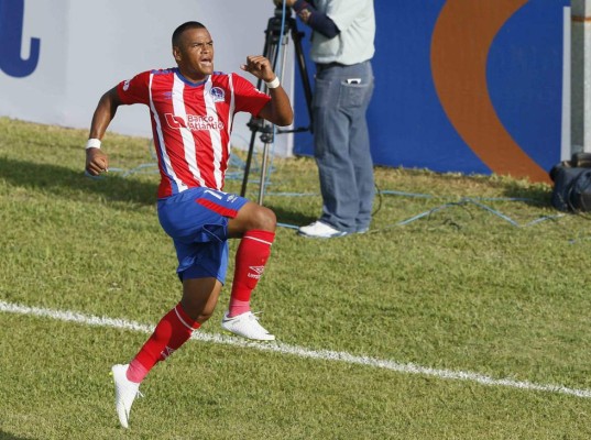 FICHAJES: Henry y Rubilio irían al extranjero, Olimpia haría barrida