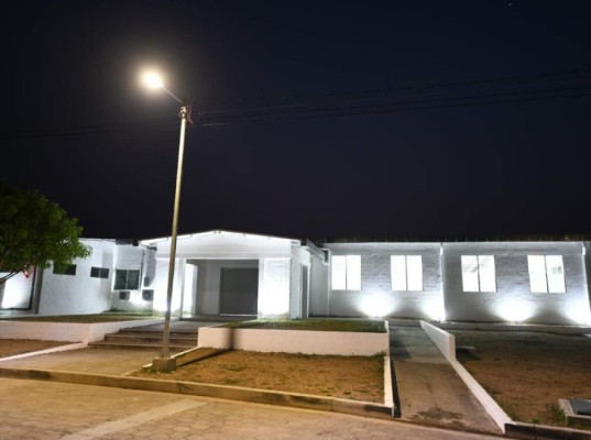 Pequeños, pero bien equipados: Dos nuevos hospitales para pacientes con coronavirus en El Salvador