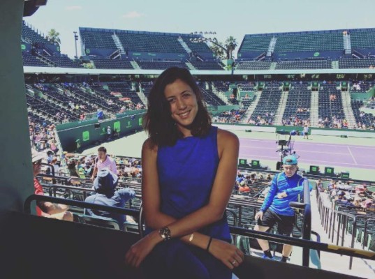Garbiñe Muguruza, la sexi tenista que olvida derrota con provocativa foto