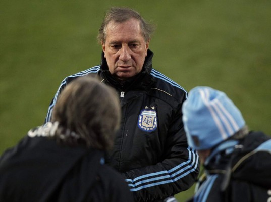 En estado grave: La terrible enfermedad de Carlos Bilardo que se agudiza