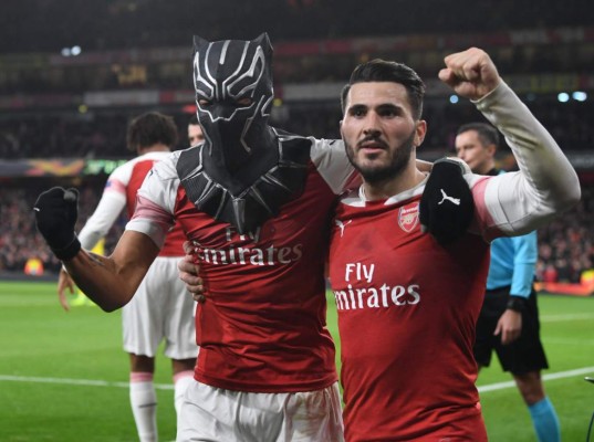 ¡A lo Alberth Elis! Aubameyang celebra triunfo del Arsenal al estilo del hondureño