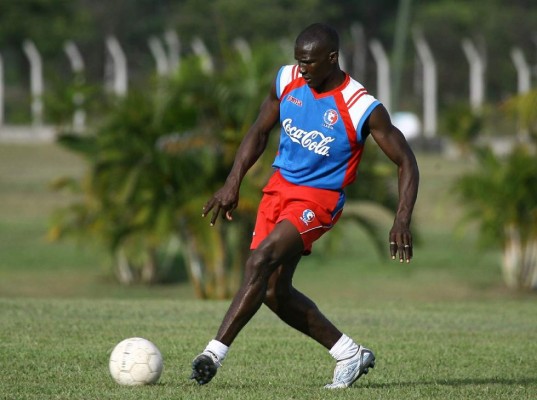 ¡Dos de 39! Jugadores que ficharon con 34 años o más para un grande de Honduras en las últimas décadas