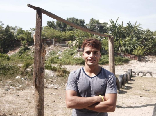 A futbolista argentino le ha tocado vivir en un bordo de San Pedro Sula