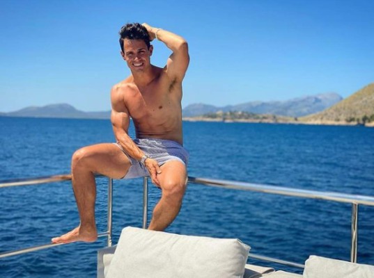 Cristiano Ronaldo se rinde a Georgina Rodríguez y el 'colado' en las nuevas fotos de las vacaciones de CR7