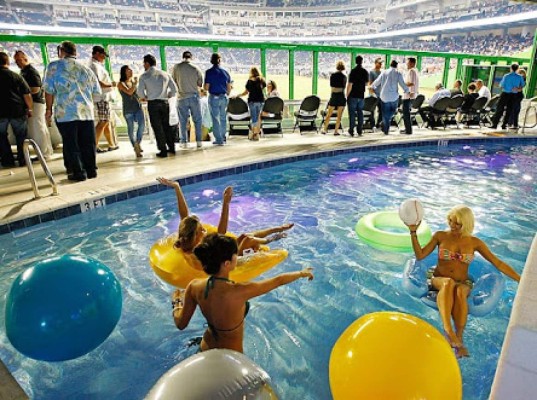 ¡HASTA CON PISCINA! Así es el Hard Rock Stadium donde jugará el Barcelona contra el Real Madrid