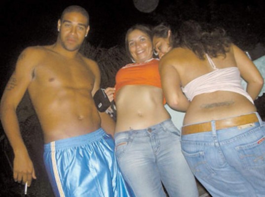 Los futbolistas que tienen fama por ser mujeriegos