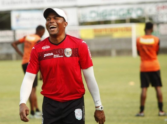 Los grandes entrenadores de Honduras que actualmente no están dirigiendo