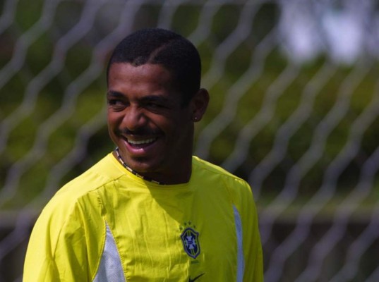 Irreconocible: Así luce Vampeta, campeón del mundo con Brasil en el Mundial del 2002