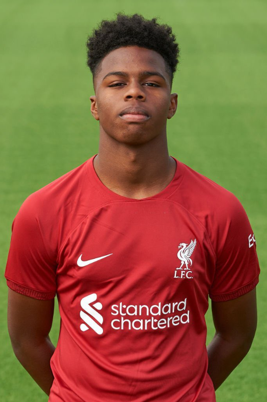 Keyrol Figueroa juega con el equipo Sub-18 del Liverpool, la tercera categoría de la institución.