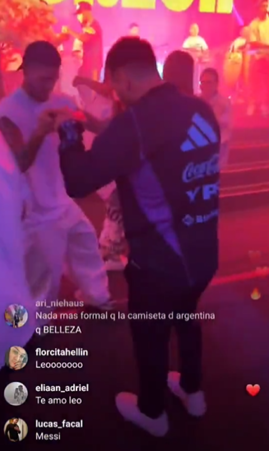 Desatados: así fue la fiesta íntima de los campeones del mundo y Messi llegó vestido con ropa de la selección argentina