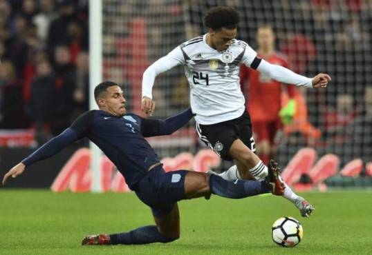England's midfielder Jake Livermore (L) tries to tackle Germany's midfielder Leroy Sane (R) during the friendly international football match between England and Germany at Wembley Stadium in London on November 10, 2017. / AFP PHOTO / Glyn KIRK / NOT FOR MARKETING OR ADVERTISING USE / RESTRICTED TO EDITORIAL USE