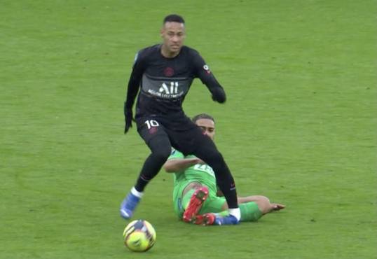 La impactante imagen del tobillo de Neymar, quien será baja de seis a ocho semanas.