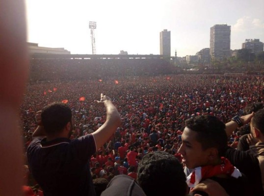 La invasión de cancha más espectacular de la historia del fútbol africano