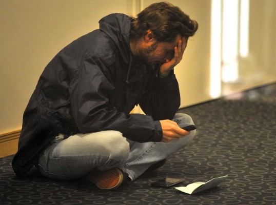 Imágenes dramáticas de los familiares de las víctimas del avión accidentado