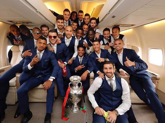 Impresionante recibimiento a Portugal tras arribar a casa con la Eurocopa en mano
