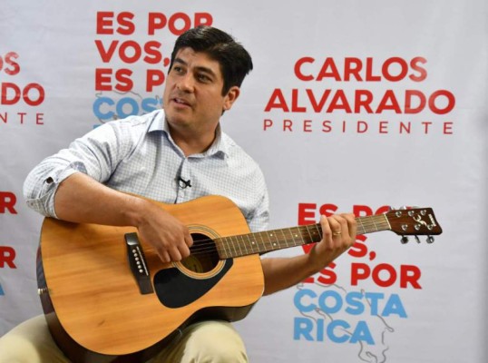 Carlos Alvarado, novelista, roquero y presidente electo de Costa Rica
