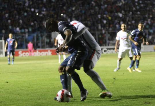 Acciones del juego de ida en el Motagua y Olimpia igualaron 0-0.