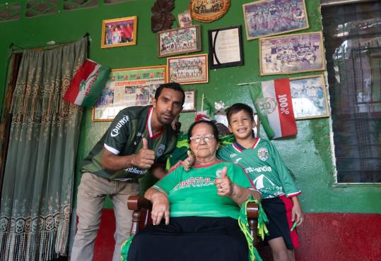 Doña Queta reaparece y se quebranta por su amado Marathón, ¿por qué dejó de ir al estadio?